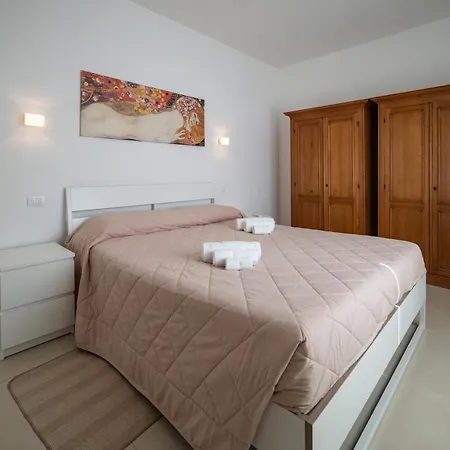 Dino's Apartamento *